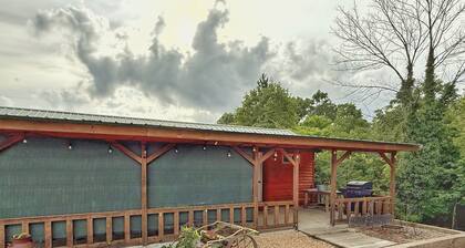 Family Cabin near the water and next to Glade Top/Mark Twain National Forest