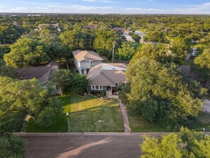 Exterior - 5 Bdrm Across From Thomas Park, 2 Mi. From Campus (College Station)