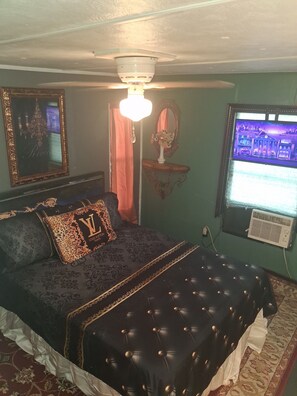 1 bedroom, WiFi, bed sheets - That 70s Mobile Home in Orlando (Orlando)