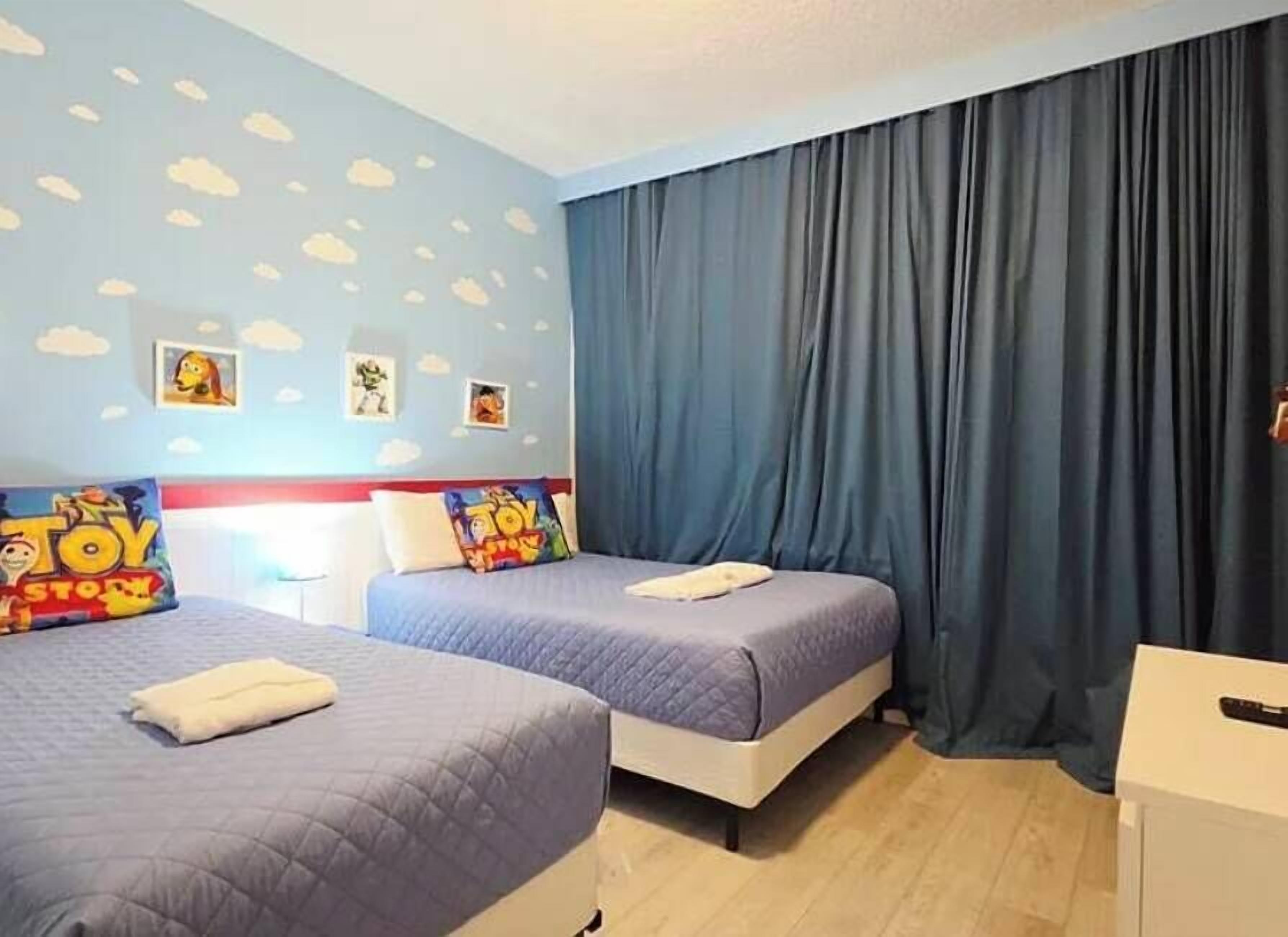 Lit parapluie, Wi-Fi, draps fournis