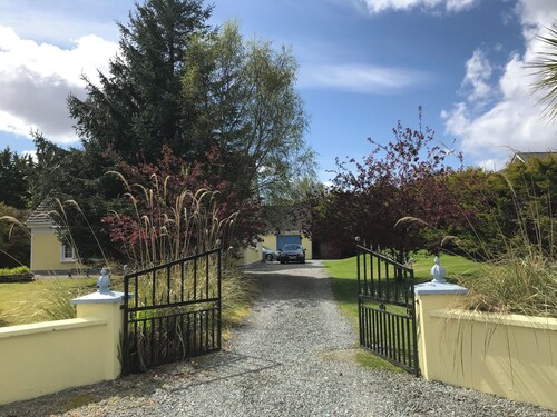 Charming 1-bedroom in Killarney perfect for a getaway For a Single Girl only