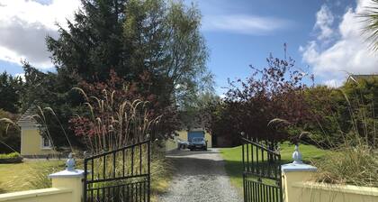 Charming 1-bedroom in Killarney perfect for a getaway For a Single Girl only