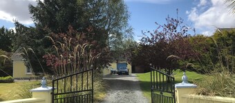 Charming 1-bedroom in Killarney perfect for a getaway For a Single Girl only