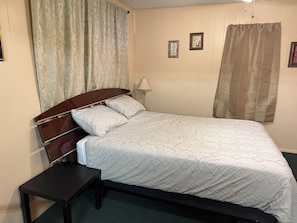 Room - Pleasant 1-bedroom studio with AC in charming Big Spring (Big Spring)