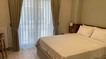 Superior Quadruple Room, City View | Peti besi dalam bilik, kalis bunyi, seterika/papan seterika