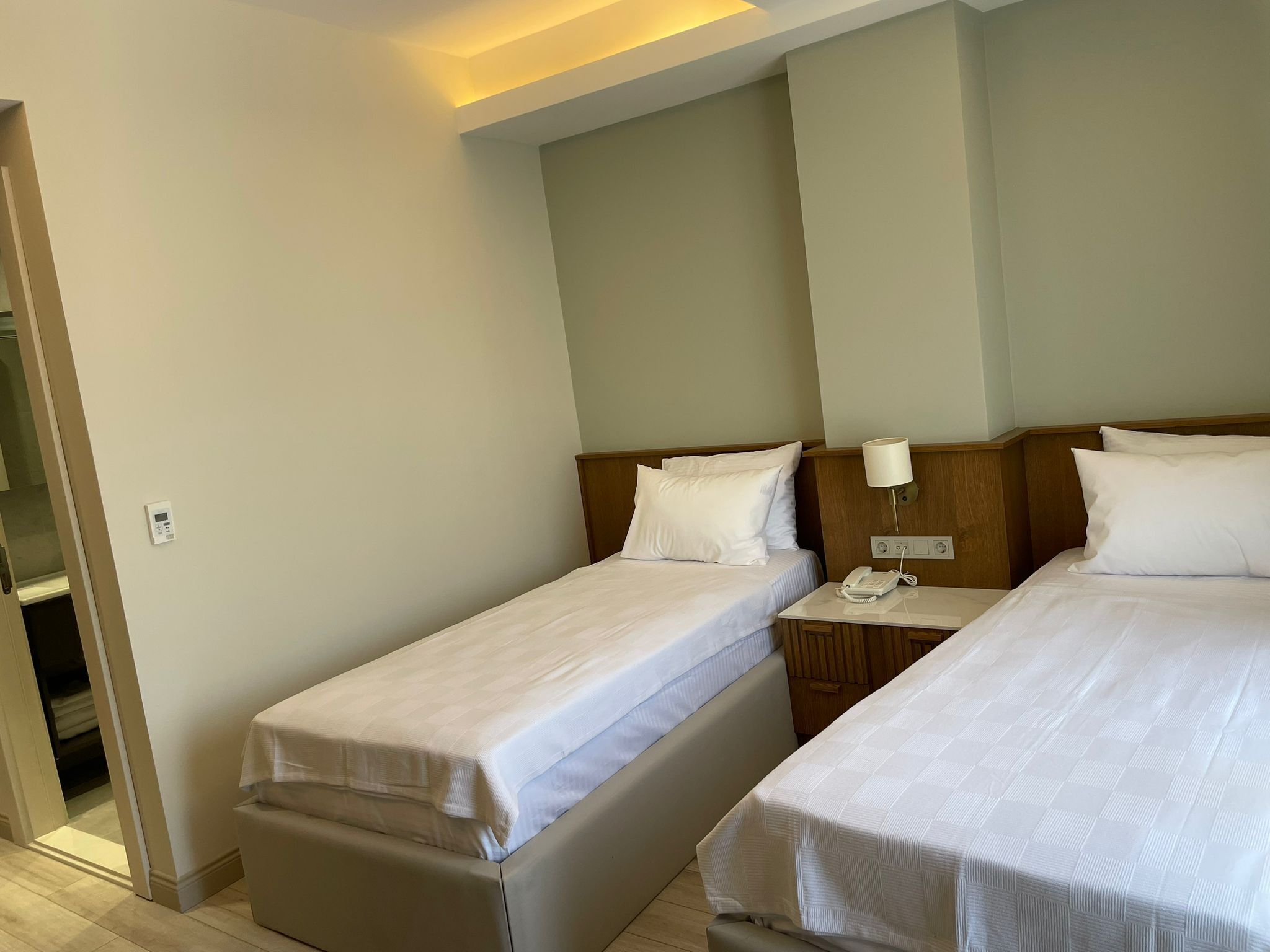 Kamar Twin Deluks, pemandangan kota | Brankas, kedap suara, setrika/meja setrika, dan Wi-Fi gratis