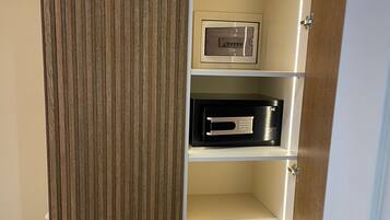 Minibar, coffres-forts dans les chambres
