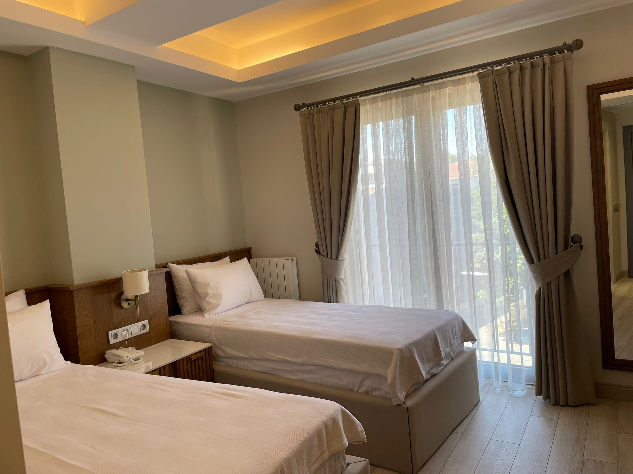 Kamar Quadruple Superior, pemandangan kota | Brankas, kedap suara, setrika/meja setrika, dan Wi-Fi gratis
