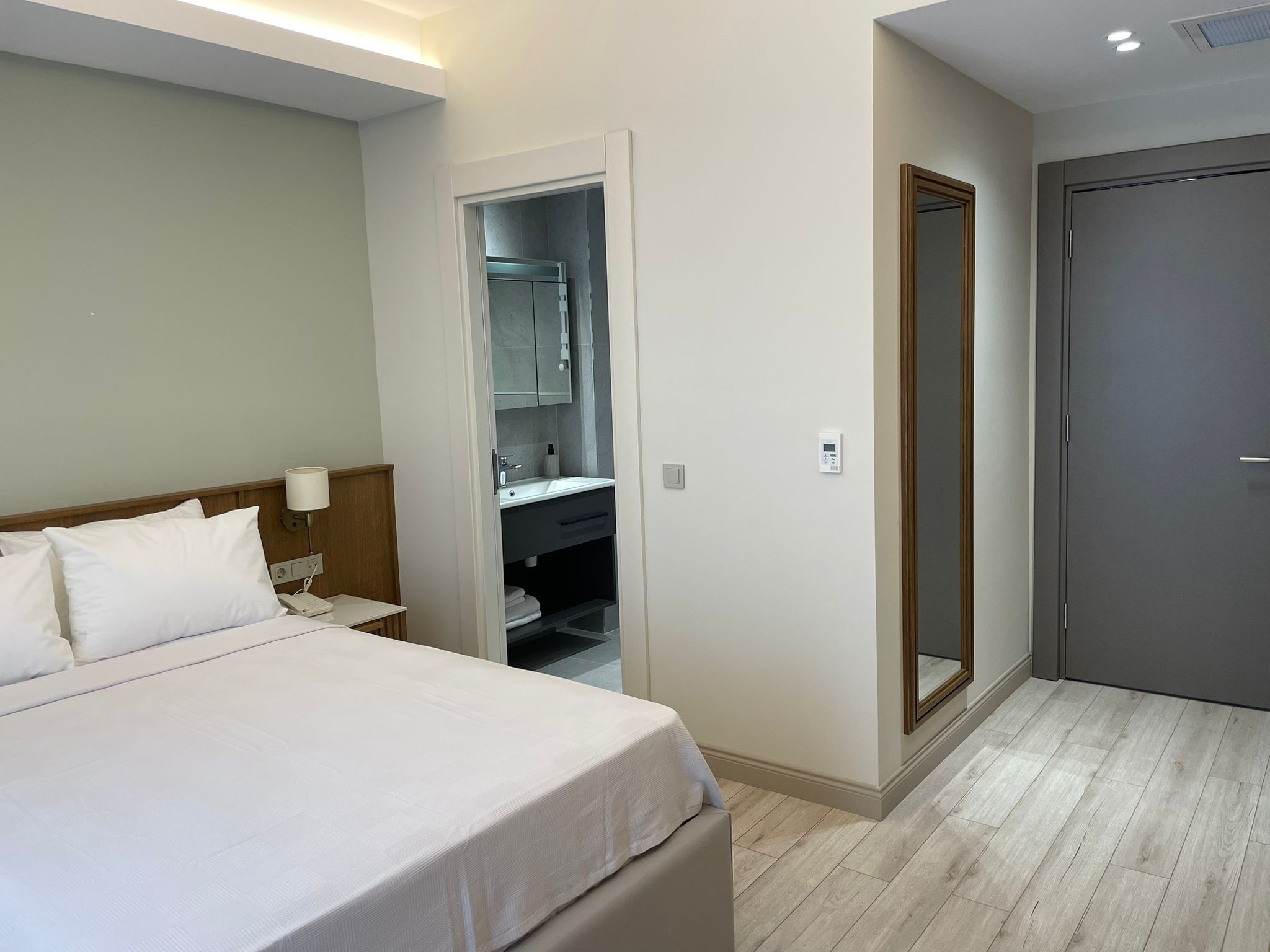 Kamar Double Deluks, pemandangan kota | Brankas, kedap suara, setrika/meja setrika, dan Wi-Fi gratis