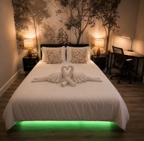 Tabla de planchar con plancha, wifi y ropa de cama 