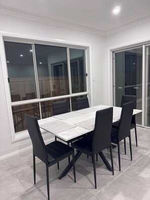 House, 4 Bedrooms | Dining room - Cozy 4bedroomhouse Rental in Kellyville, Sydney (Sydney)