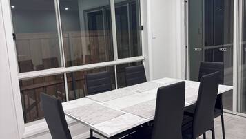 House, 4 Bedrooms | Dining room