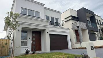 House, 4 Bedrooms | Exterior