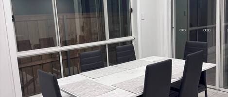 House, 4 Bedrooms | Dining room