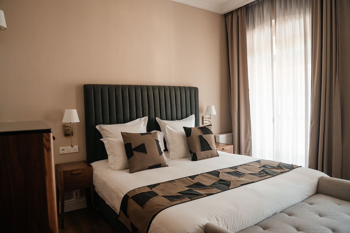 Luxury Suite, City View | Desk, free WiFi
