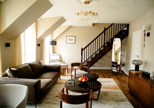 Castle Hill Residence