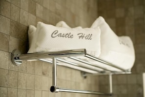 Hair dryer, towels, soap, shampoo - Castle Hill Residence (Karlovy Vary)