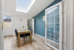 Dining - Coventry Stylish 4BR Home | Free Parking & Patio (Coventry)
