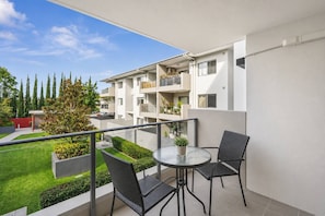 Outdoor dining - Greenview Couples Escape for Riverside Adventures (Nerang)