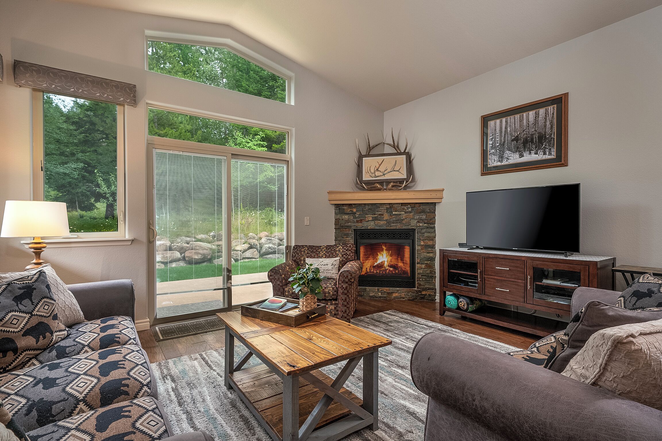 TV, fireplace, books, offices