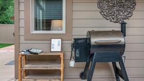 Terrace/patio - Golf Course Townhome 3 bed/3 bath, Private Hot Tub (Columbia Falls)