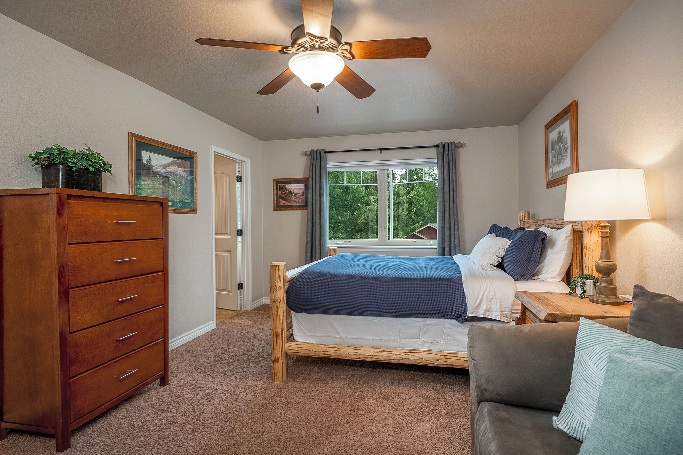 Iron/ironing board, WiFi (free), bed sheets