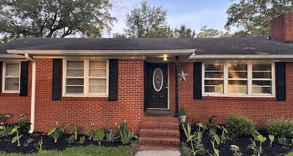 Quaint 3-bedroom house with AC in charming Conway