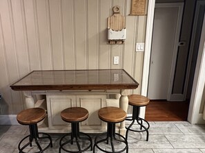 Dining - Quaint 3-bedroom house with AC in charming Conway (Conway)