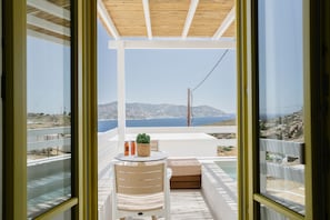 Outdoor dining - Grand Suite with Private Pool and Seaview (Kimolos)
