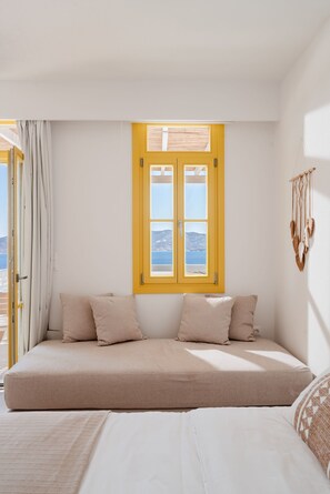 Free WiFi, bed sheets - Grand Suite with Private Pool and Seaview (Kimolos)
