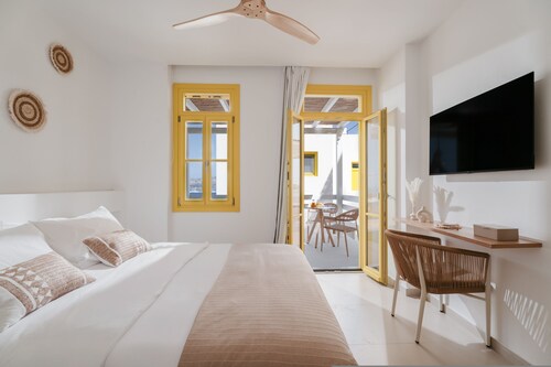 Deluxe Suite with Private Pool and side-Seaview
