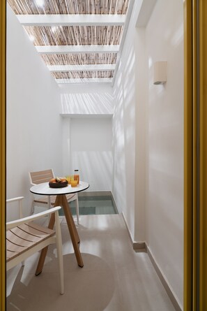 Dining - Deluxe Suite with Private Pool (Kimolos)