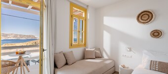 Deluxe Suite 2 with Shared Pool and Seaview