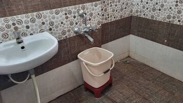 Standard Double Room | Bathroom