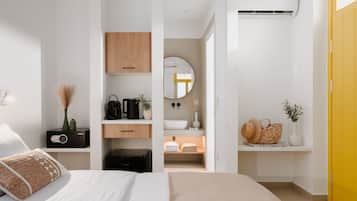 Escritorio, wifi gratis, ropa de cama