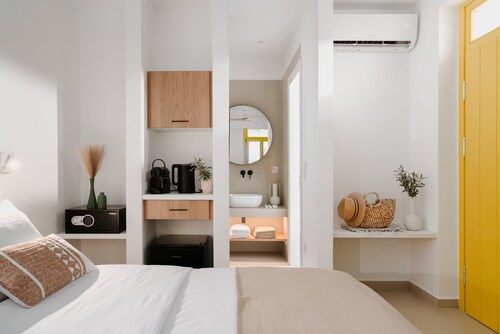 Junior Suite with Shared Pool