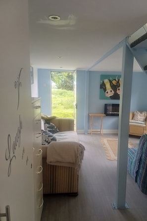 Living area - Inviting 1-bed Cottage in Pontypridd (Pontypridd)