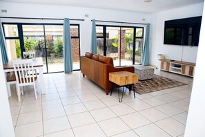 1 bedroom - Stylish 2 Bed Marlborough Garden Apartment - 2388 (Harare)