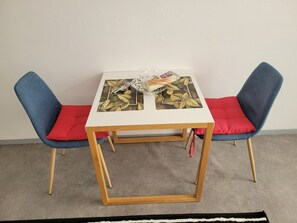 Dining - ⭐JAMES DEAN Studio⭐ A/C, WiFi, sleeps 2, beach 150m away (Nice)
