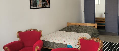 1 chambre, fer et planche à repasser, Wi-Fi gratuit, draps fournis