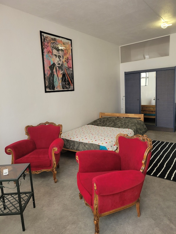 1 bedroom, iron/ironing board, free WiFi, bed sheets - ⭐JAMES DEAN Studio⭐ A/C, WiFi, sleeps 2, beach 150m away (Nice)