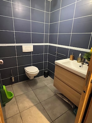 Bathroom - Vrbo Property (Vred)
