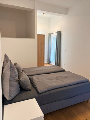 Iron/ironing board, free WiFi, bed sheets - 119-square-meter newly built apartment with a garage in the heart of Germany's most beautiful historic city center (Bad Wimpfen)