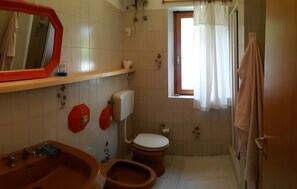 Bathroom - Casa Marel - Stromboli: Independent House with Garden and Two Terraces (Stromboli)