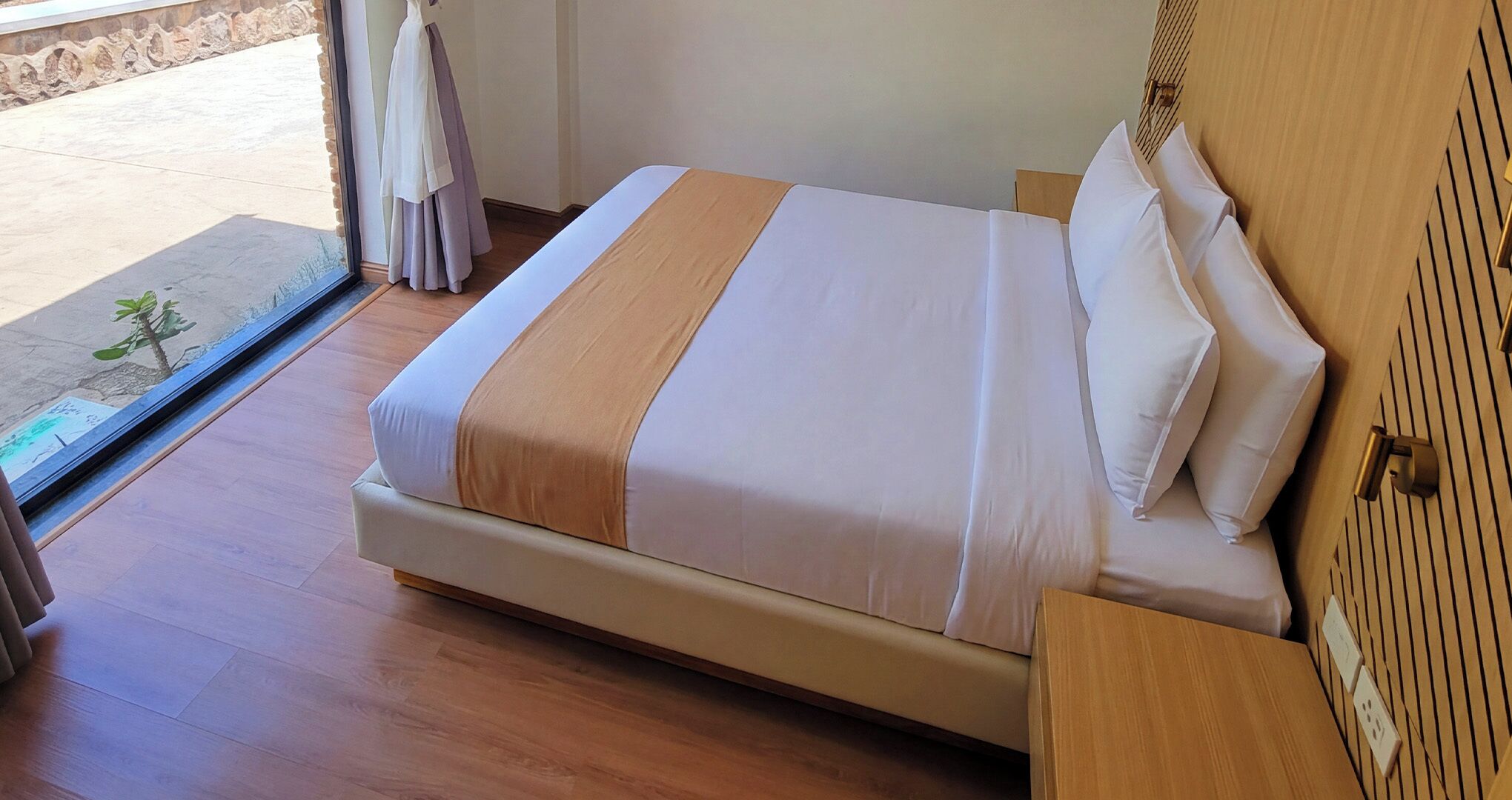 Desk, laptop workspace, iron/ironing board (on request), free WiFi