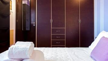 Iron/ironing board, WiFi, bed sheets