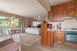 Interior - Paradise Sea View Apartments – Sea View, Wi-Fi & Air Conditioning (Ligia)