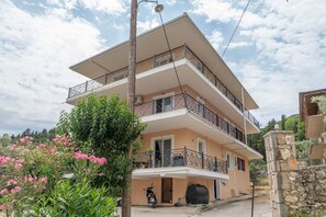 Exterior - Paradise Sea View Apartments – Sea View, Wi-Fi & Air Conditioning (Ligia)