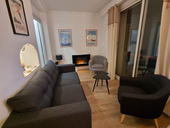 Living area - Spacious, bright apartment in the heart of the city with a terrace (Cauterets)