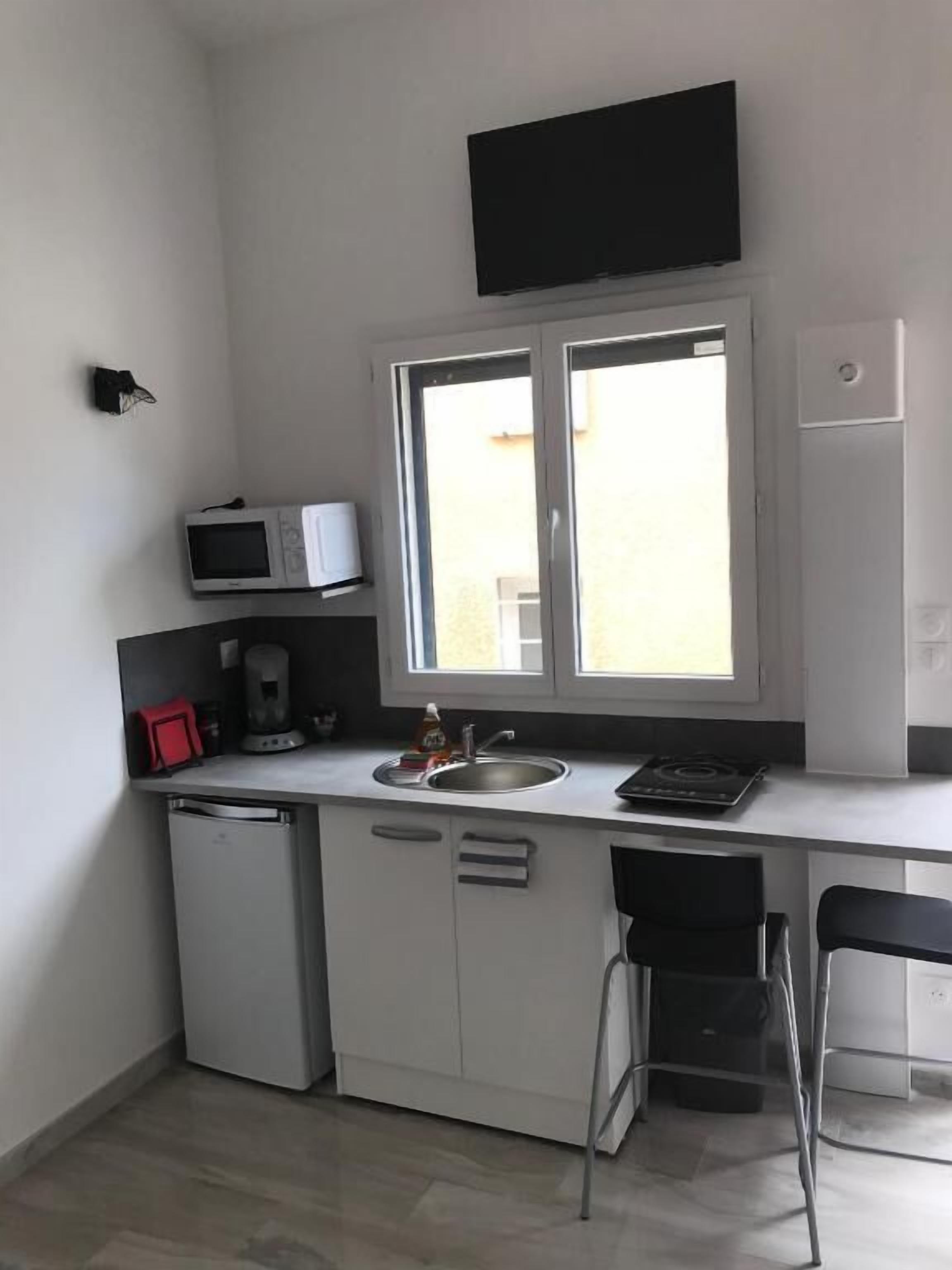 Studio | Dapur pribadi | Lemari es dan microwave